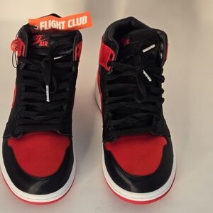 Women's - Jordan 1 Retro Hi OG size 9